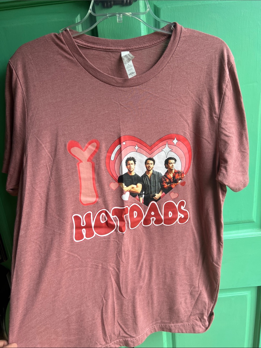 I Heart Hot Dads Graphic Tee - Size Large